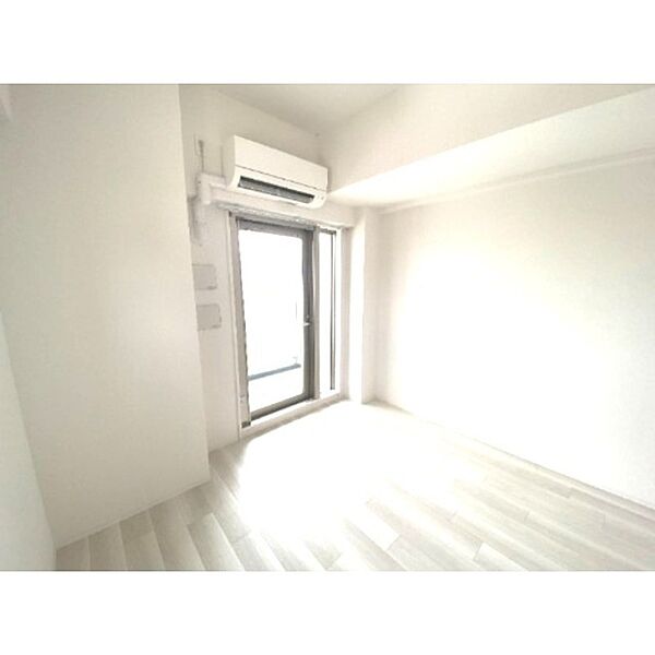 画像9:白を基調にした明るいお部屋です。