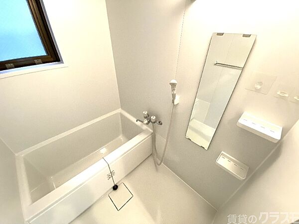 画像4:お風呂に窓があり、換気ができます！