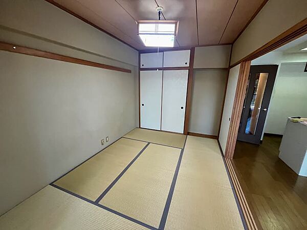 玄関側和室