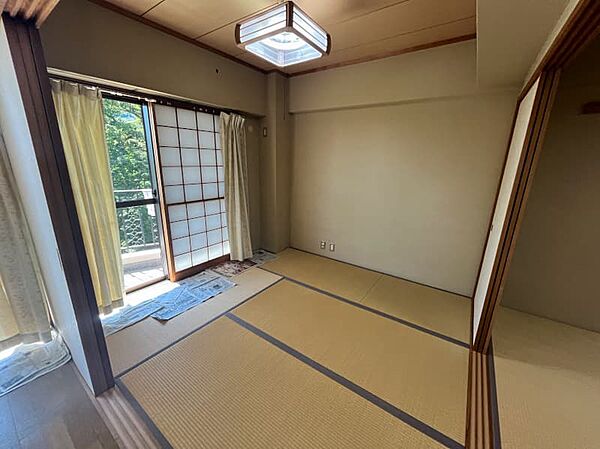 バルコニー側和室