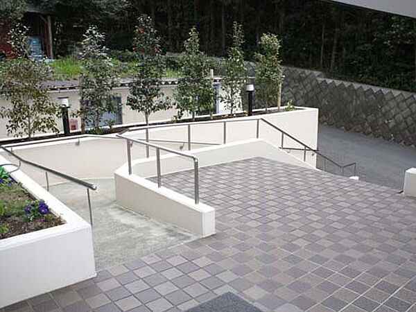 玄関横にはスロープ