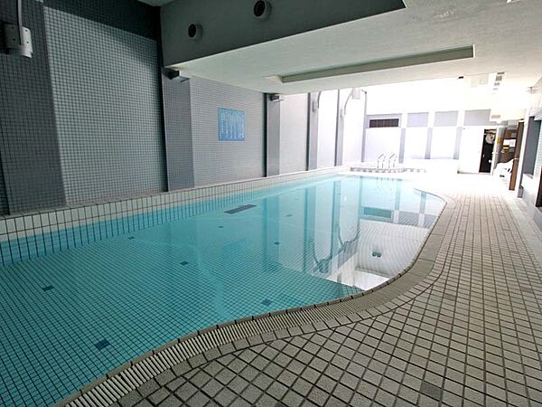 屋内温水プール