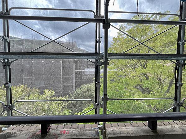 バルコニーからの眺望（現在大規模修繕中）