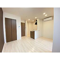 エバーレジデンス 203 2階1LDKのリビング/ダイニング