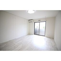 ブリストルＩＩＩ 202 2階1Kのリビング/ダイニング