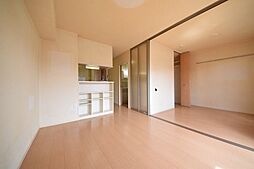 アーク・ド・ルミエール 1階2LDKのリビング/ダイニング