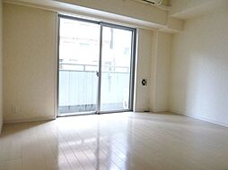 カスタリア新宿御苑 102 1階ワンルームのリビング/ダイニング