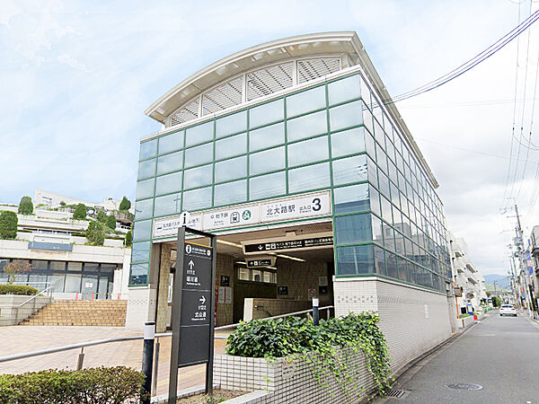 【地下鉄烏丸線「北大路」駅まで徒歩25分(約2000m)】京都・竹田・近鉄奈良方面、国際会館方面を利用可能。各方面へのアクセスがよく、通勤通学に便利です。バスターミナルが併設されています。