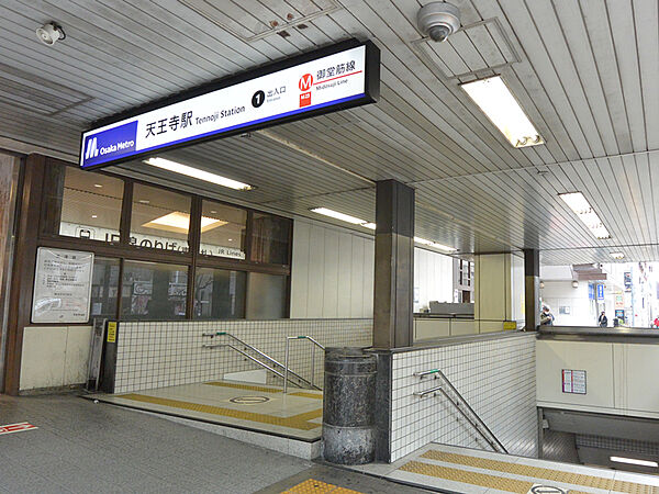 【Osaka Metoro御堂筋線「天王寺」駅まで徒歩10分(約800m)】徒歩10分圏内のため、毎日の通勤・通学の負担が少なく済みます。休日のお出かけも、電車で気軽に楽しめそうです。