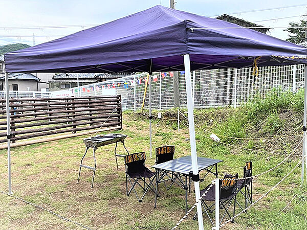 【現地写真】バーベキューを行う際など、テントも設置可能です。色々な過ごし方、楽しみ方をお考えいただける広大な敷地を、是非一度ご見学ください。