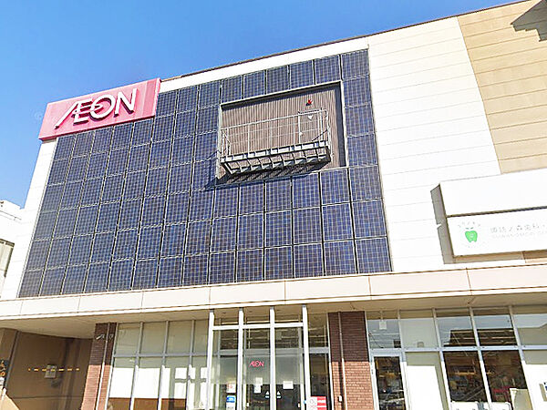 【イオンタウン諏訪の森まで徒歩14分(1120m)】スーパーやファッションショップ、100円ショップなどが入っています。スーパーの営業時間は7:00～23:00です。