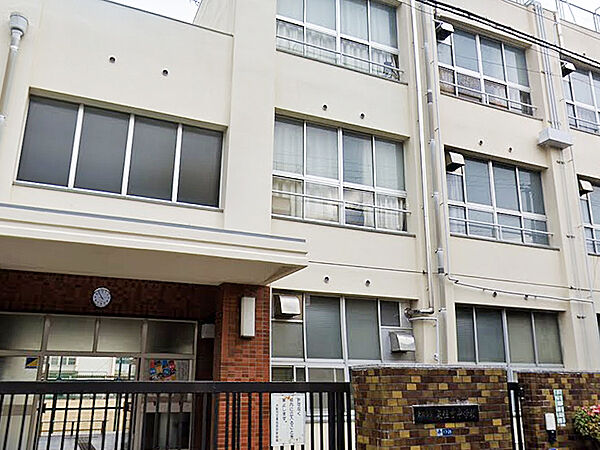 【東住吉中学校まで徒歩18分(約1440m)】少し距離がありますが、お子さまの体力づくりにもつながりそうです。HPにて、学校生活の様子を写真付きで紹介されています。