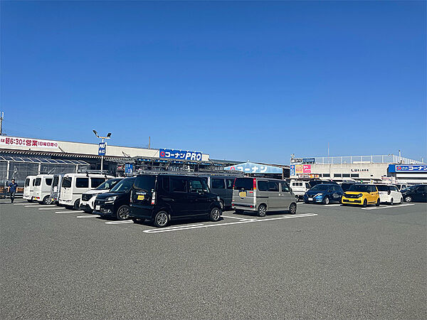 【コーナンPRO泉大津店まで徒歩14分(約1120m)】日用品やDIY用品など、幅広い商品が取り扱われています。/営業時間は06:30～20:00(月～土)、09:00～20:00(日祝日)