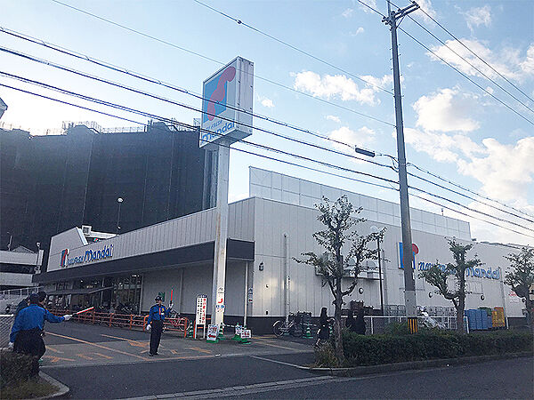 【万代和泉府中店まで徒歩15分(約1200m)】肉・魚・野菜などの生鮮食品の他、冷凍食品・加工食品などが取り扱われています。独自ブランド「万代選品」も多彩な品揃えです。/営業時間：9:00～22:00