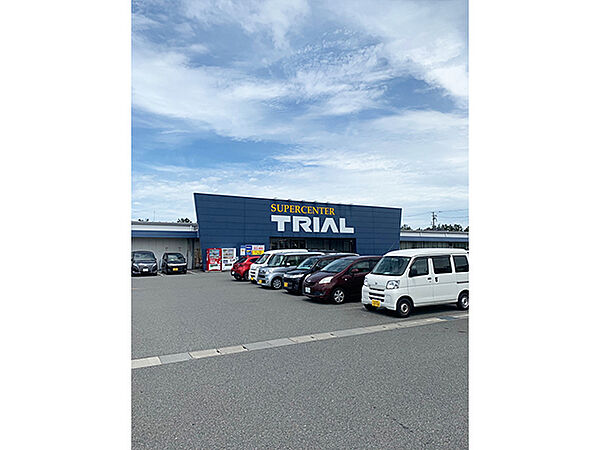 【スーパーセンタートライアル二色浜店まで徒歩10分(約800m)】24時間営業のスーパーです。食料品のほか、日用品・ドラッグストア・家電なども取り扱われています(営業時間は店舗により異なる)。