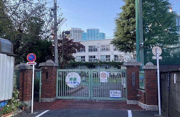 港区立御田小学校 徒歩7分。 550m