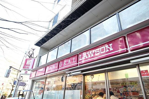 徒歩5分。ナチュラルローソン渋谷神泉町店まで徒歩3分。24時間営業です。 340m