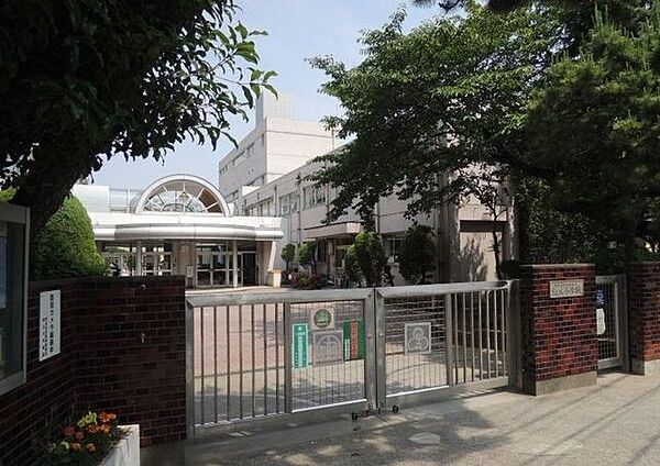 世田谷区立松丘小学校 徒歩2分。 130m