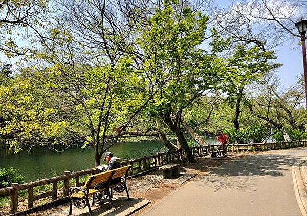 井の頭恩賜公園 徒歩18分。 1300m