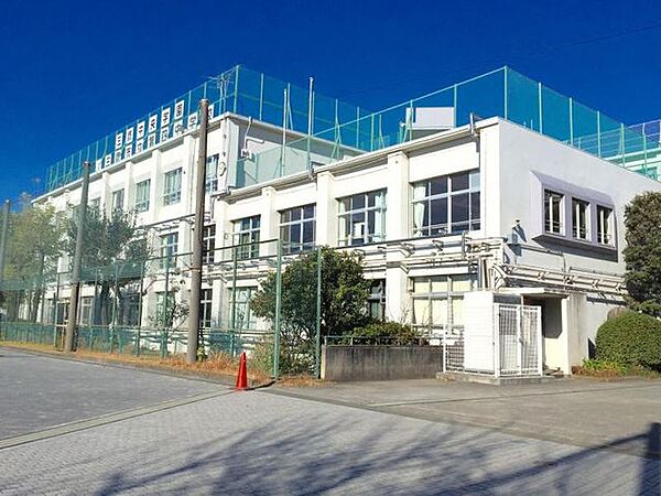 三鷹市立第四中学校 徒歩6分。 450m