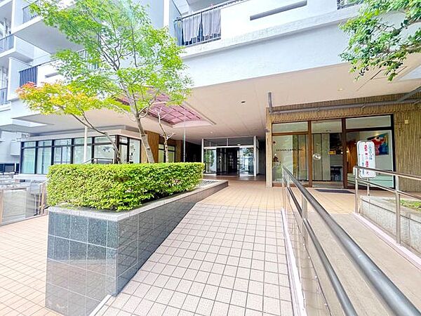 マンションの入り口部分♪
