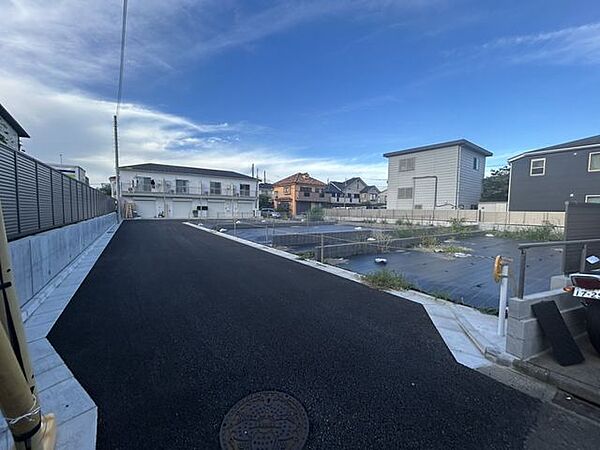【西側公道から見た敷地】あなたらしい家を、この場所から。