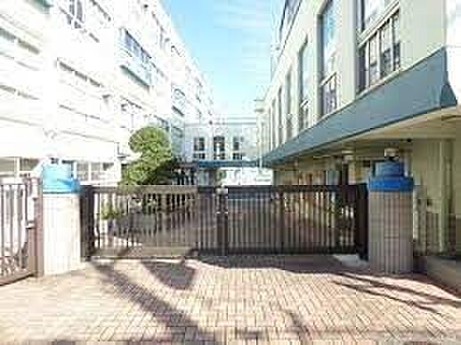 目黒区立大鳥中学校 徒歩15分。 1160m