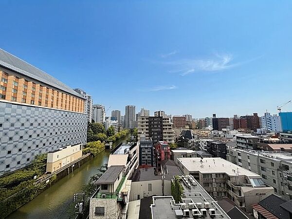 バルコニーからの眺望周辺には高い建物がない為、眺望、通風も良好です♪