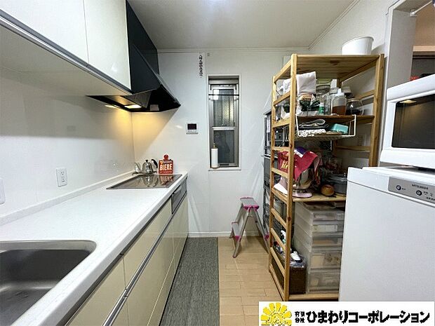 食器棚を置いてもスペースに余裕があります