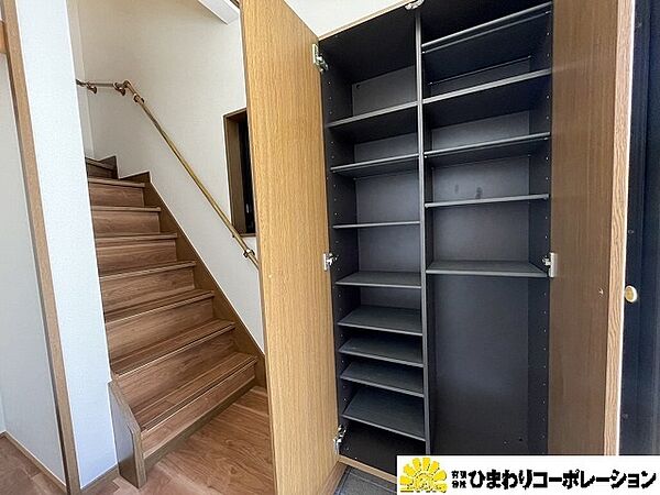 大きめのシューズボックスで玄関を綺麗に保てます☆