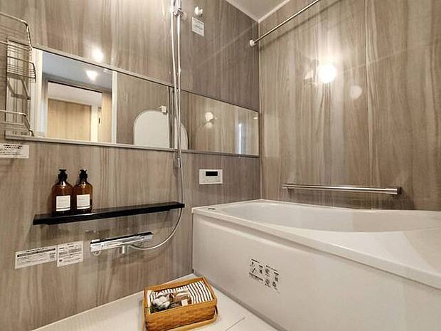 お手入れ簡単でキレイを保つ技術の数々が、家事の負担を減らしてくれます。暖かいお風呂でゆっくりと入浴し一日の疲れを癒す大切な空間をお過ごしください  