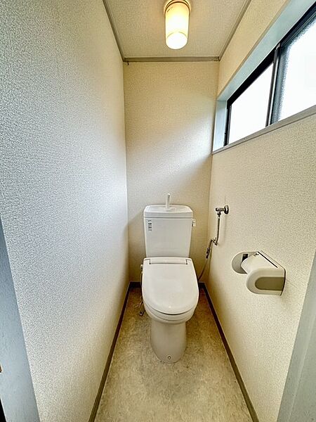 トイレは2か所ございますので、朝の込み合う時間帯も安心です！ 来客時にも気兼ねなくご使用いただけます。