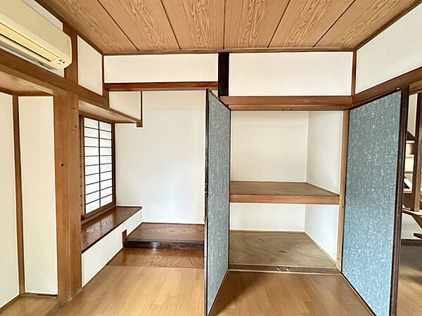 大型の押し入れです！ これだけの収納力があれば部屋もスッキリ保てますよ！