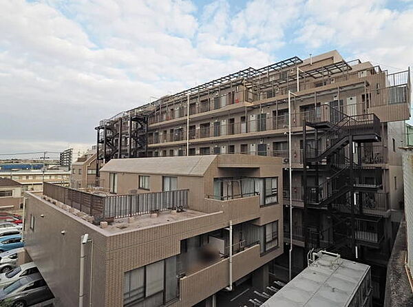 総戸数67戸、全戸南向きにバルコニーあり！