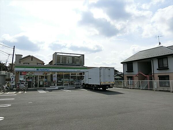 ファミリーマート市川宮久保店（452m）