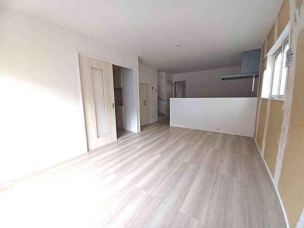 リビングダイニングスペースです。 ご家族の楽しい会話が聞こえてきますね！ 