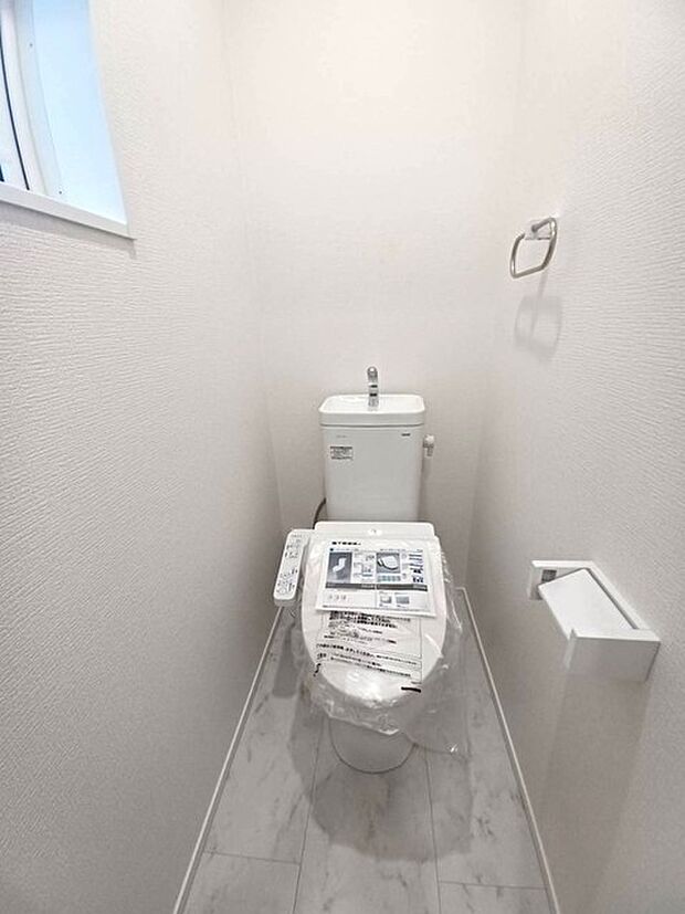 トイレは2か所ございますので、朝の込み合う時間帯も安心です！ 来客時にも気兼ねなくご使用いただけます。 