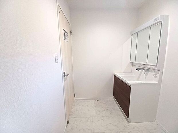 普段は人目につかないスペースにもこだわりを。 使用頻度の高い場所だからこそ便利な空間に。多人数での使用も考えた便利な空間です。 