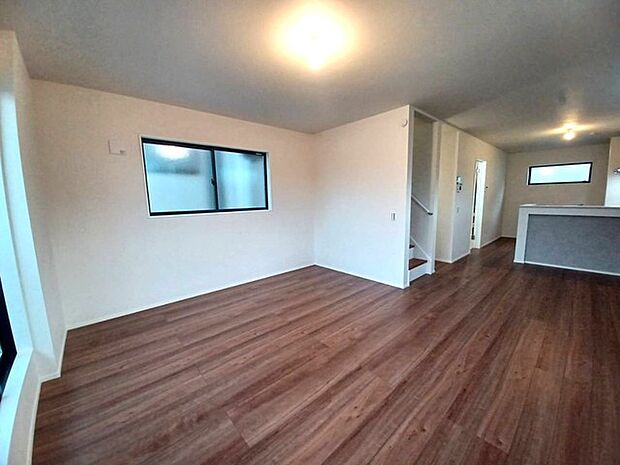 リビングダイニングスペースです。 ご家族の楽しい会話が聞こえてきますね！ 