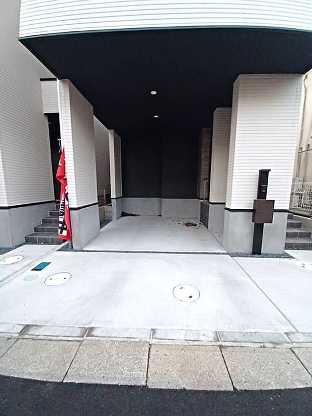 雨風から大切な愛車を守るビルトインガレージ付き！ 