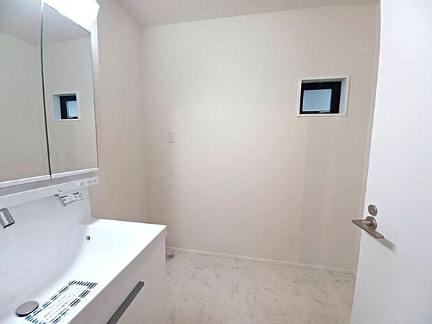 普段は人目につかないスペースにもこだわりを。 使用頻度の高い場所だからこそ便利な空間に。多人数での使用も考えた便利な空間です。 