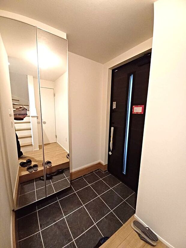 大型の下駄箱収納でお気に入りの靴もたっぷり収納できますね！ 