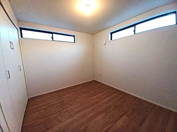 洋室は明るい空間となっています！子供部屋にも良さそうですね！ 