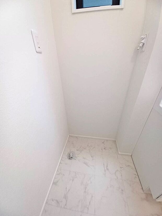 洗濯機置き場も広めのスペースを確保しております！是非、現地にてスペースを確認してみてください！ 