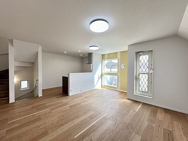 ご家族だんらんのスペースとなるダイニング。家具の配置がしやすい広さを確保しています！ 