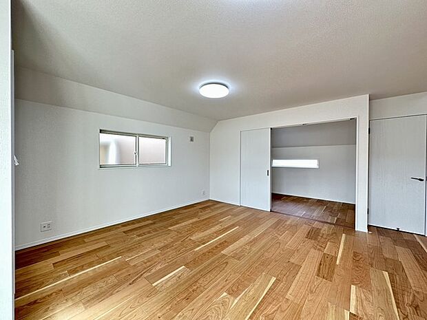 キッチンと統一感のある家具など設置し、お洒落な空間に!