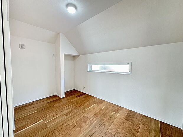 寝室は明るい空間となっています!子供部屋にも良さそうですね!