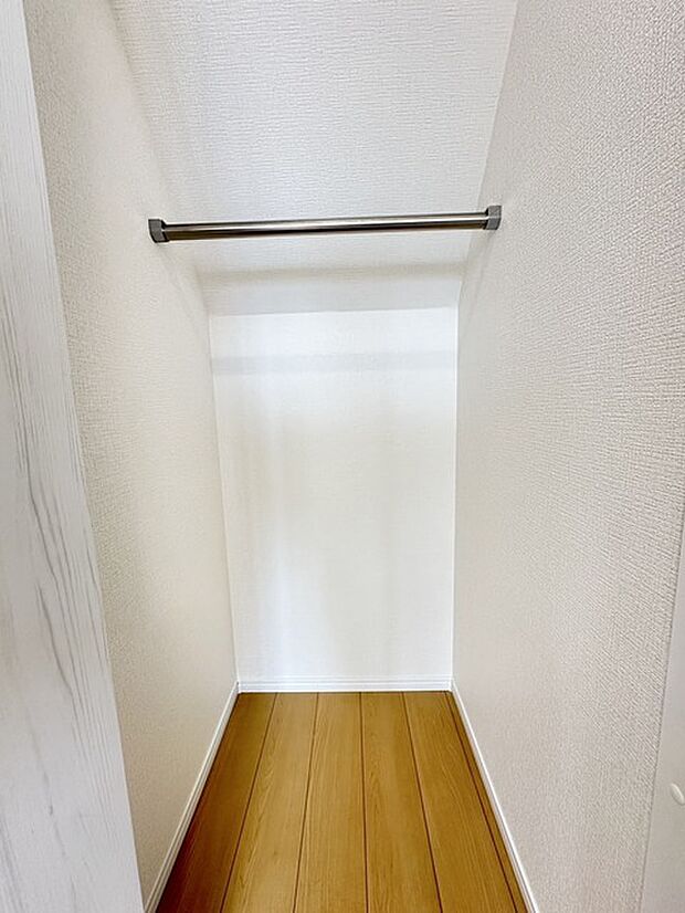 廊下にもクローゼットがあります！ これだけの収納力があれば部屋もスッキリ保てますよ！ 