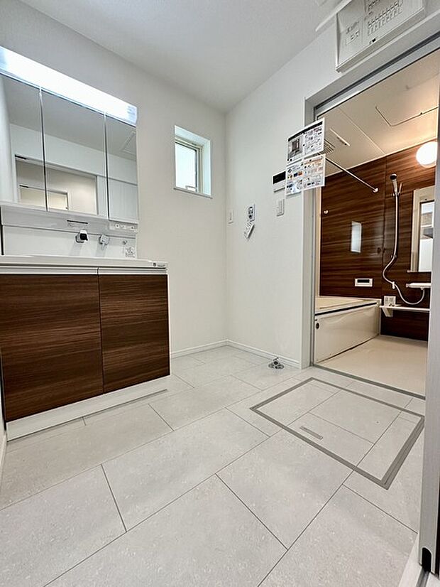 普段は人目につかないスペースにもこだわりを。 使用頻度の高い場所だからこそ便利な空間に。多人数での使用も考えた便利な空間です。 