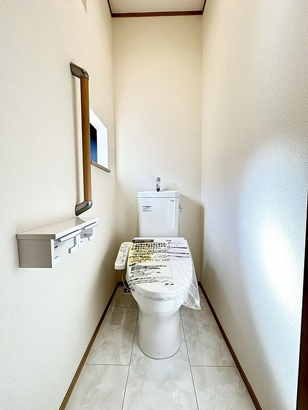 【B号棟】トイレは2か所ございますので、朝の込み合う時間帯も安心です！ 来客時にも気兼ねなくご使用いただけます。 
